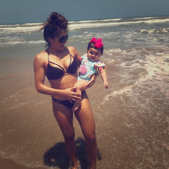 Meet your Posher, Laura - Picture 1 of 2